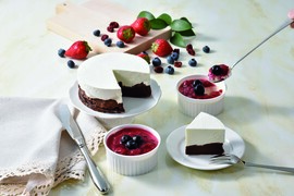 「岩瀬牧場」王様のショコラ＆ベリーレアチーズセット